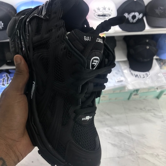 Balenciaga Trek - Picture 1 of 3
